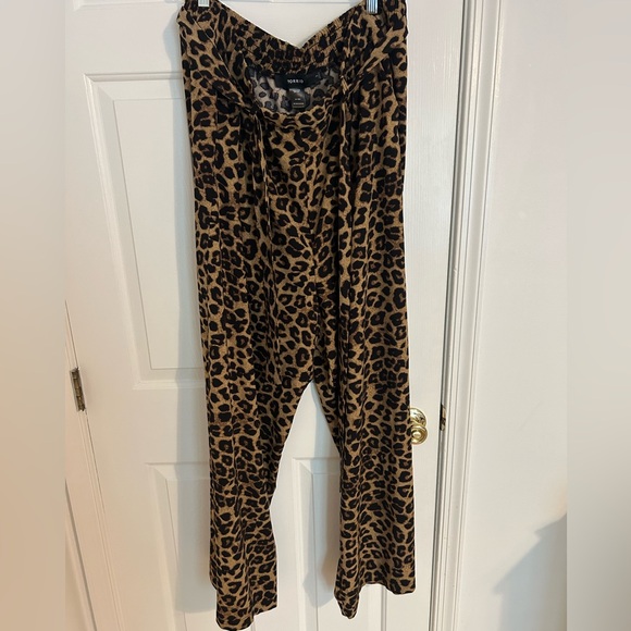Torrid Leopard Crepe Self Tie Wide Leg Pant Stretchy Size 3 - Picture 8 of 10